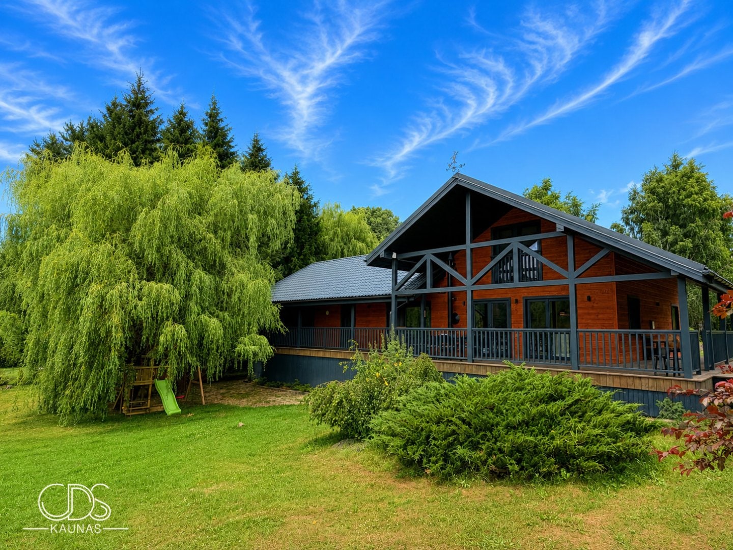 CHILAR LAKE HOUSE – NAUJAS SKANDINAVIŠKO STILIAUS NAMAS ANT PRIVATAUS NAVOS EŽERO KRANTO, TRAKŲ R., AUKŠTADVARIS, Villa