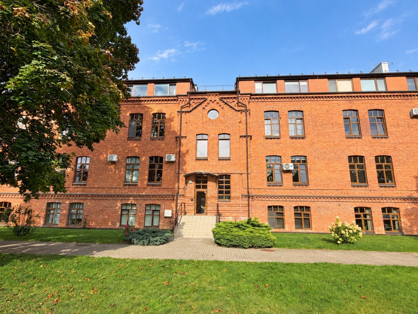 DISTINCTIVE 3-BEDROOM APARTMENT IN A HISTORIC 1917 RED-BRICK BUILDING | 51.5 SQ. M | ŽEMIEJI ŠANČIAI, KAUNAS Gallery 27