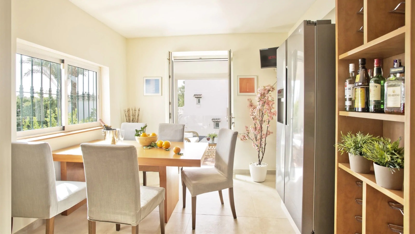 Elegant Family Villa with Private Pool and Independent Guest Apartment Gallery 7