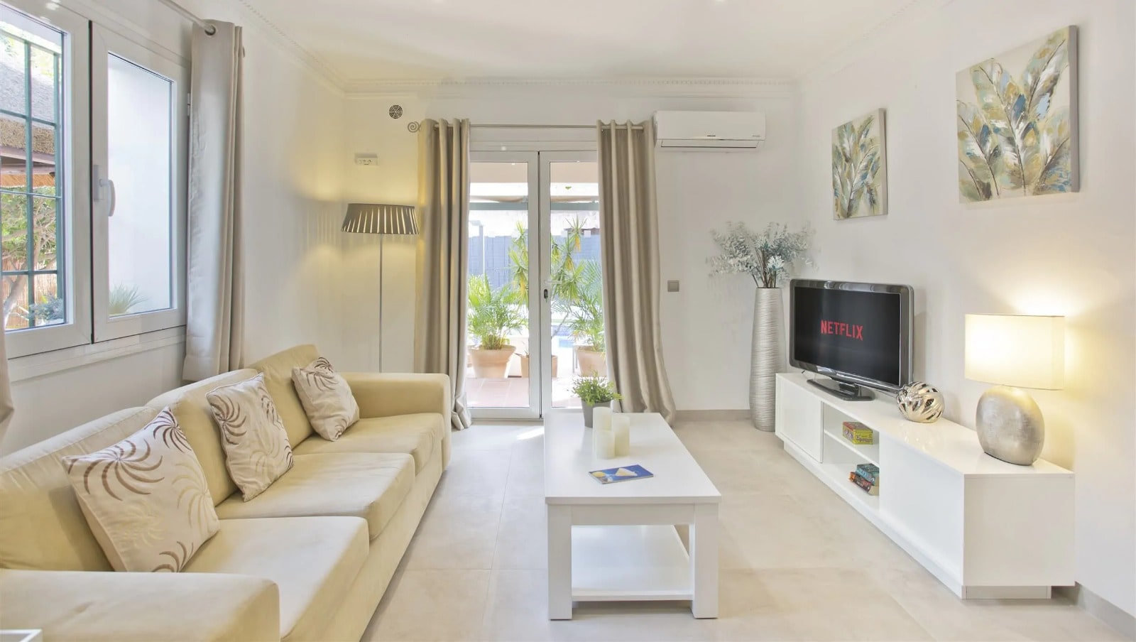 Elegant Family Villa with Private Pool and Independent Guest Apartment Gallery 21
