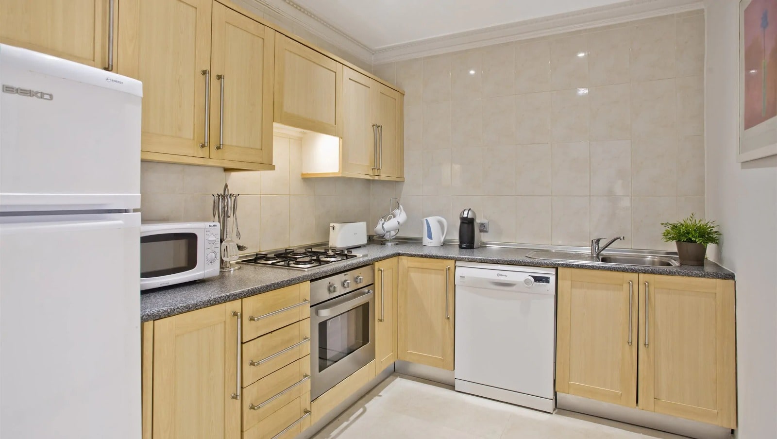 Elegant Family Villa with Private Pool and Independent Guest Apartment Gallery 22