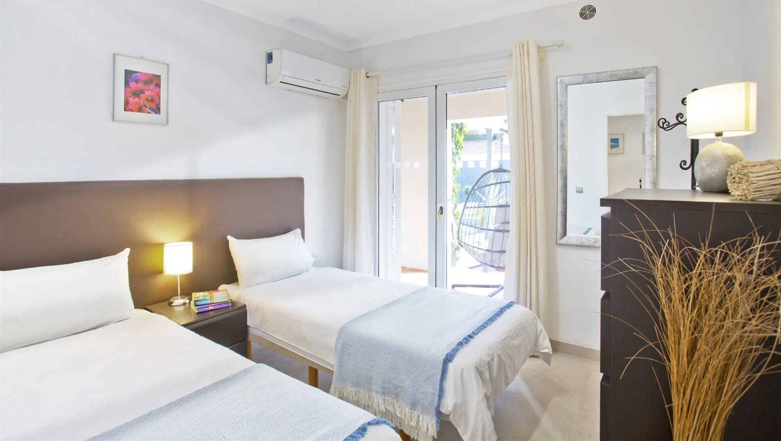 Elegant Family Villa with Private Pool and Independent Guest Apartment Gallery 26