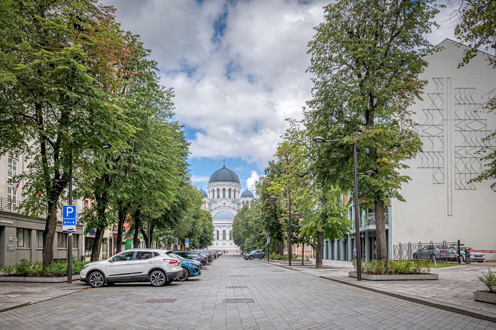EXCLUSIVE 1-BEDROOM APARTMENT FOR RENT IN THE PRESTIGIOUS "LAISVĖS ALĖJA 18" DEVELOPMENT – IN THE HEART OF KAUNAS, LITHUANIA Gallery 18