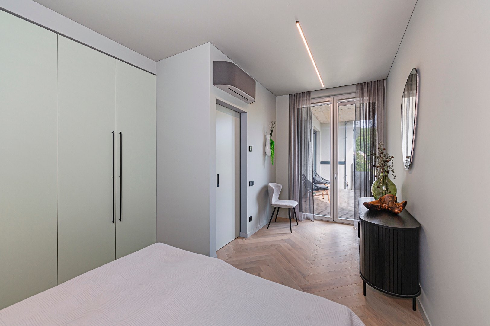 EXCLUSIVE 1-BEDROOM APARTMENT FOR RENT IN THE PRESTIGIOUS "LAISVĖS ALĖJA 18" DEVELOPMENT – IN THE HEART OF KAUNAS, LITHUANIA Gallery 12