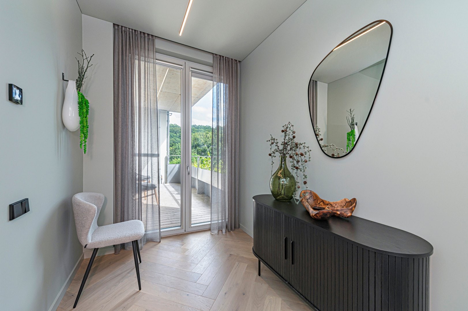 EXCLUSIVE 1-BEDROOM APARTMENT FOR RENT IN THE PRESTIGIOUS "LAISVĖS ALĖJA 18" DEVELOPMENT – IN THE HEART OF KAUNAS, LITHUANIA Gallery 14