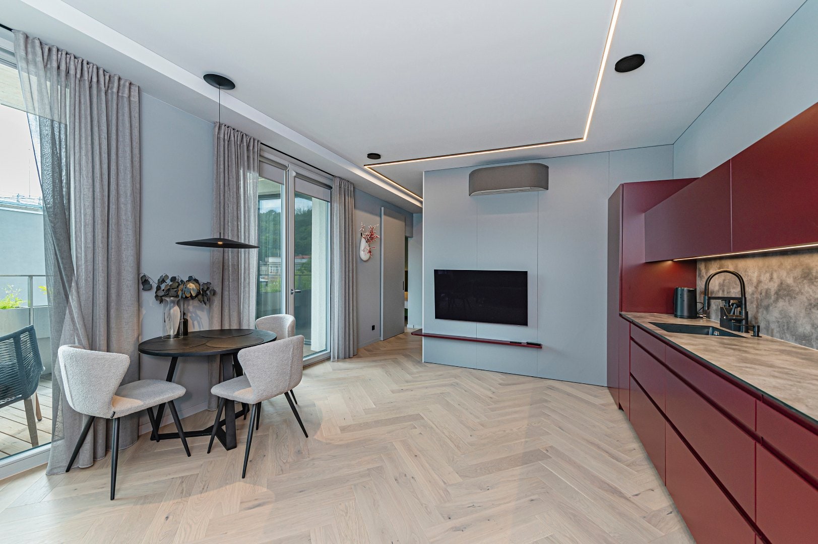 EXCLUSIVE 1-BEDROOM APARTMENT FOR RENT IN THE PRESTIGIOUS "LAISVĖS ALĖJA 18" DEVELOPMENT – IN THE HEART OF KAUNAS, LITHUANIA Gallery 3