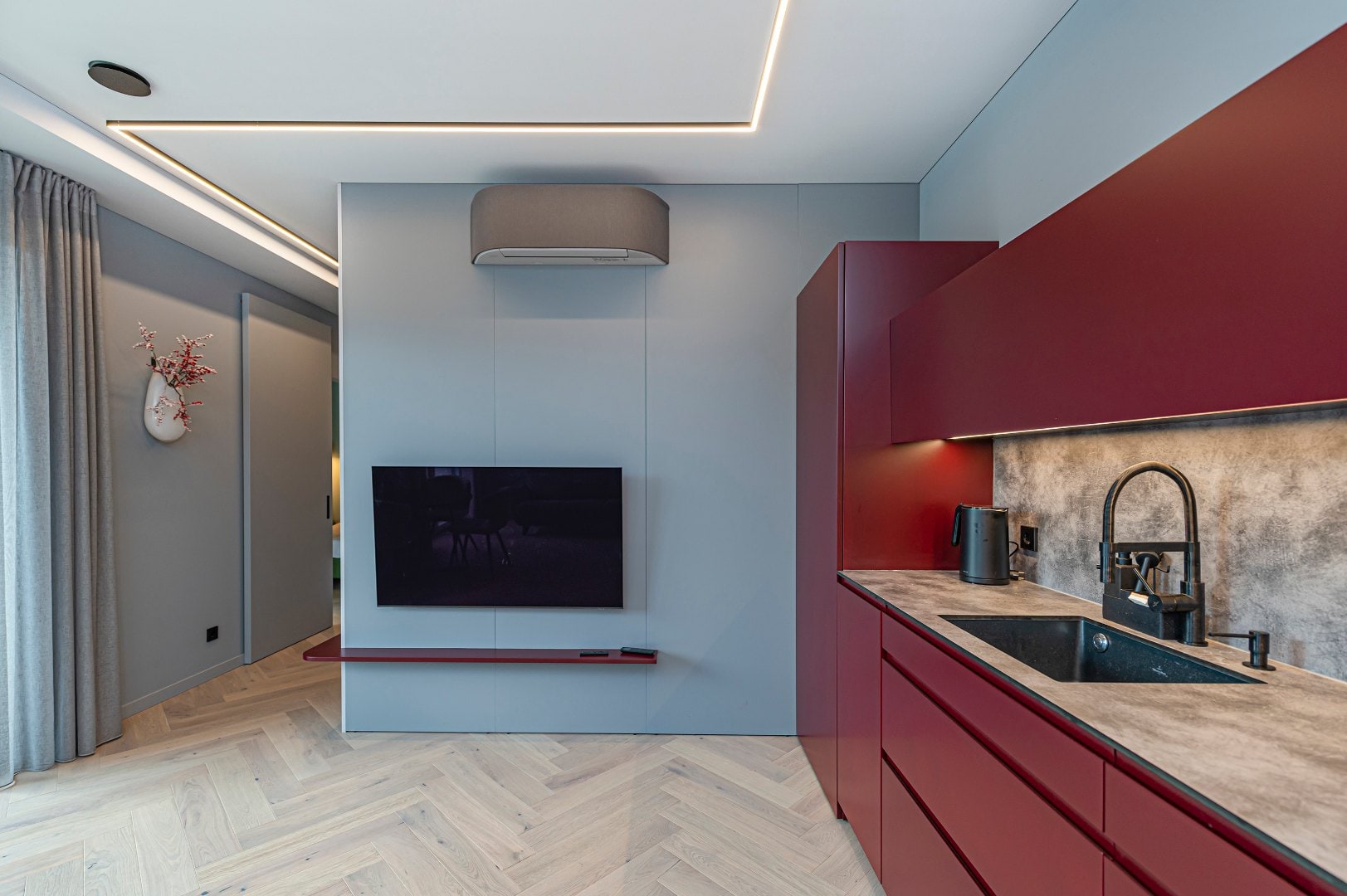 EXCLUSIVE 1-BEDROOM APARTMENT FOR RENT IN THE PRESTIGIOUS "LAISVĖS ALĖJA 18" DEVELOPMENT – IN THE HEART OF KAUNAS, LITHUANIA Gallery 5