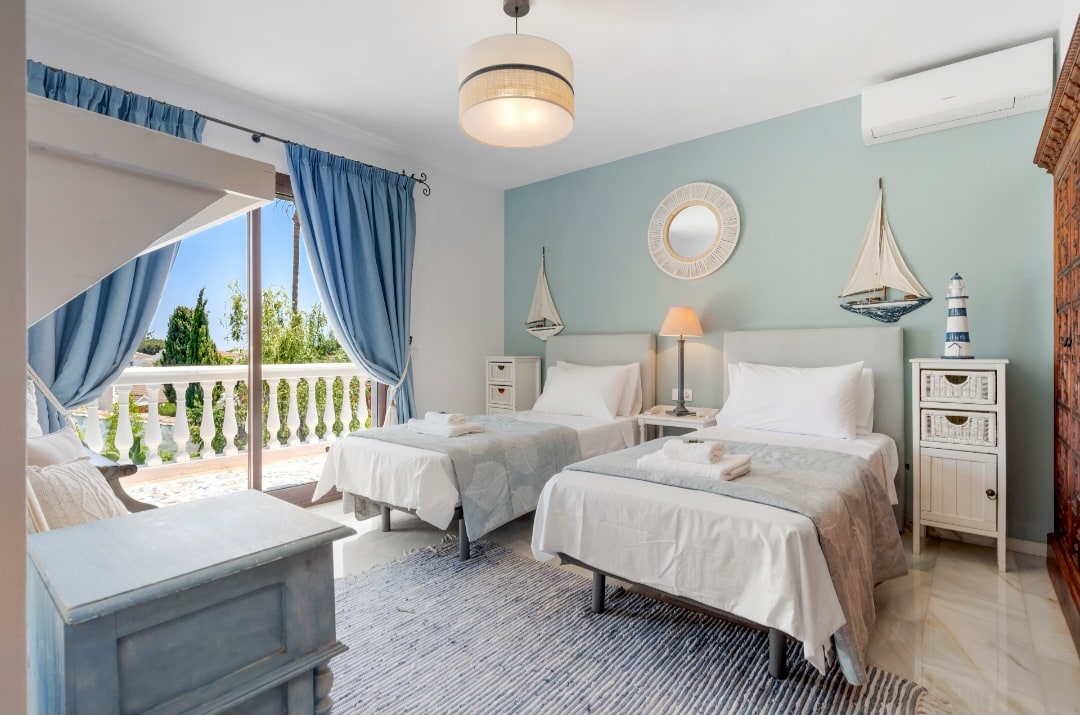 Los Robles – Luxury 5-Bedroom Villa with Pool & Outdoor Kitchen Gallery 11