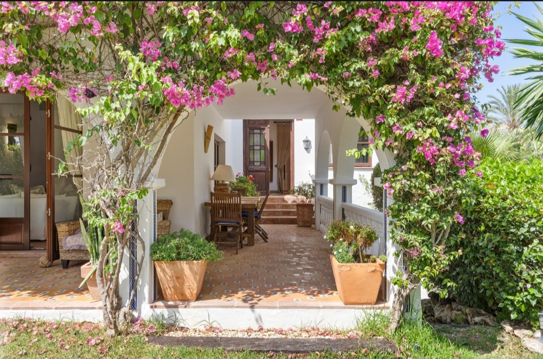 Los Robles – Luxury 5-Bedroom Villa with Pool & Outdoor Kitchen Gallery 15