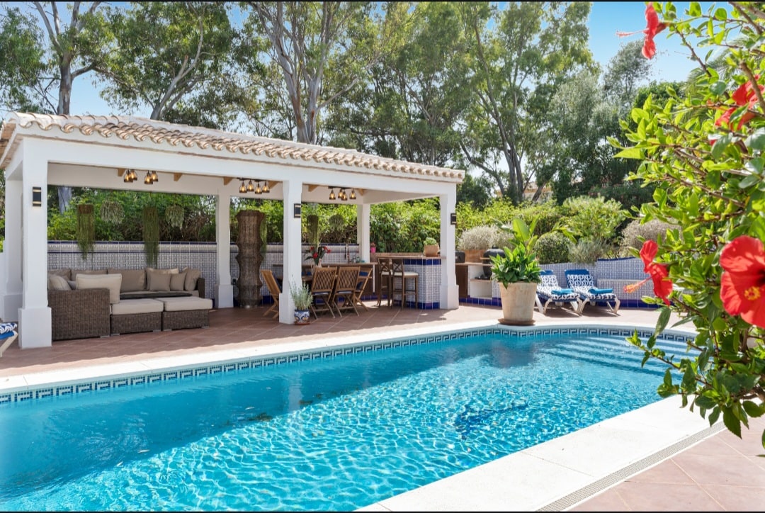 Los Robles – Luxury 5-Bedroom Villa with Pool & Outdoor Kitchen Gallery 18