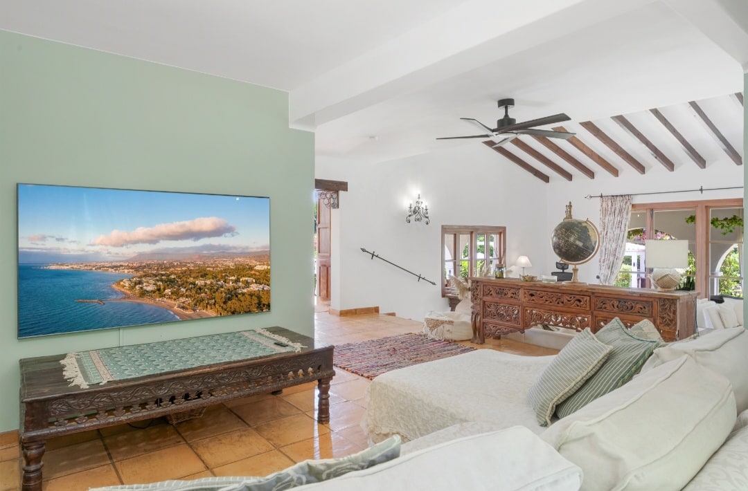 Los Robles – Luxury 5-Bedroom Villa with Pool & Outdoor Kitchen Gallery 4
