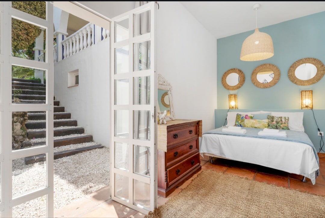 Los Robles – Luxury 5-Bedroom Villa with Pool & Outdoor Kitchen Gallery 8