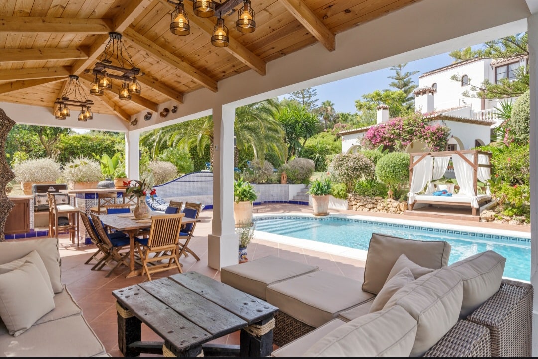 Los Robles – Luxury 5-Bedroom Villa with Pool & Outdoor Kitchen, Villa