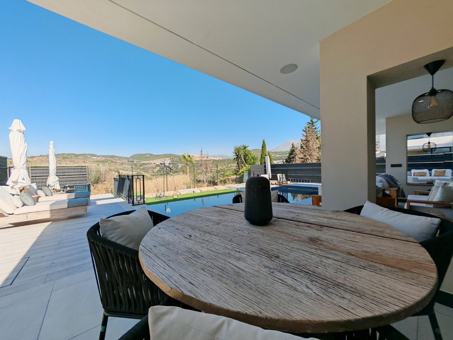 LUXURY CONTEMPORARY VILLA IN ESTEPONA WITH INFINITY POOL & PANORAMIC GOLF VIEWS Gallery 32