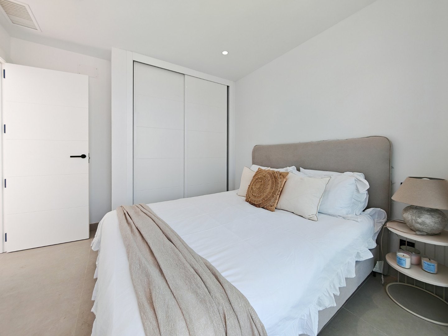LUXURY CONTEMPORARY VILLA IN ESTEPONA WITH INFINITY POOL & PANORAMIC GOLF VIEWS Gallery 20