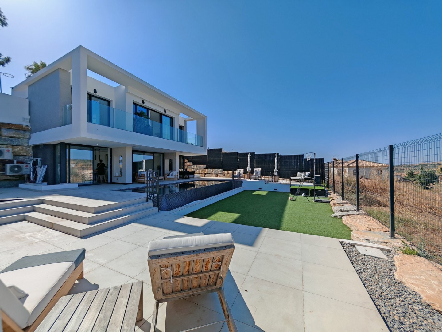 LUXURY CONTEMPORARY VILLA IN ESTEPONA WITH INFINITY POOL & PANORAMIC GOLF VIEWS Gallery 33