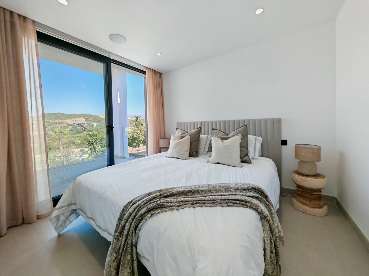LUXURY CONTEMPORARY VILLA IN ESTEPONA WITH INFINITY POOL & PANORAMIC GOLF VIEWS Gallery 22