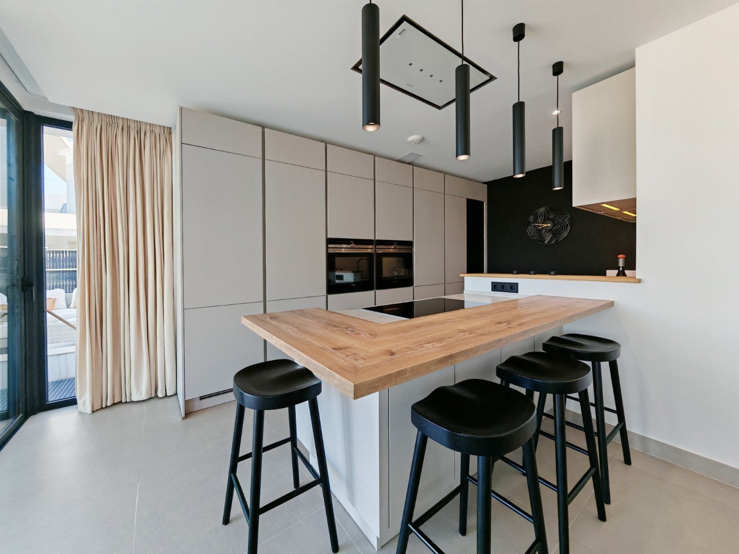 LUXURY CONTEMPORARY VILLA IN ESTEPONA WITH INFINITY POOL & PANORAMIC GOLF VIEWS Gallery 10