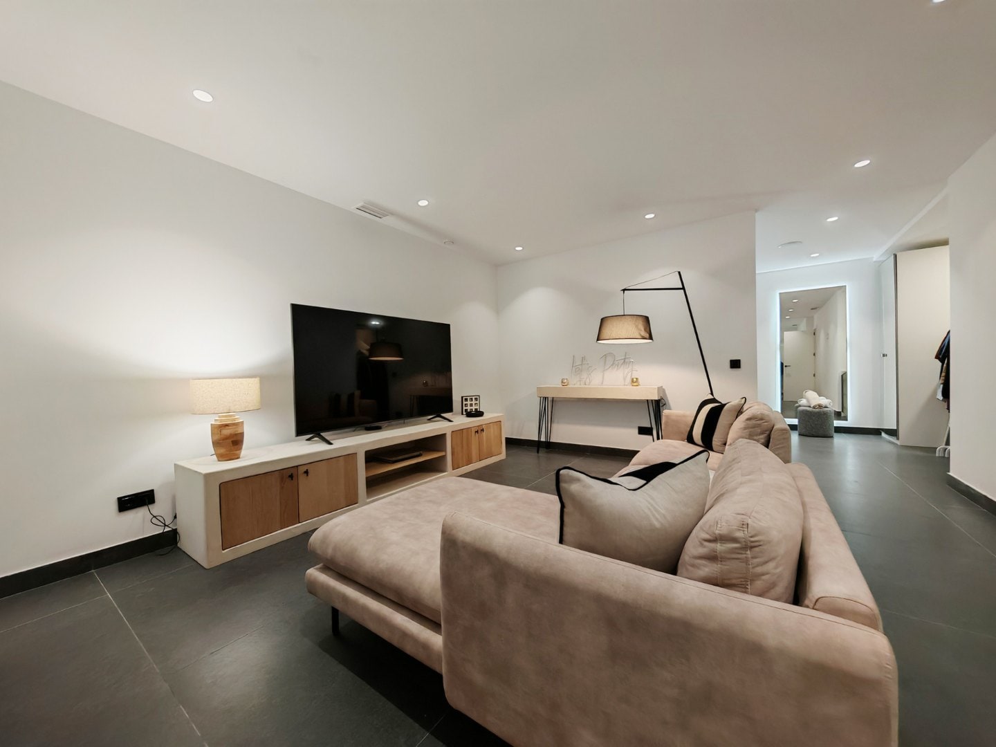 LUXURY CONTEMPORARY VILLA IN ESTEPONA WITH INFINITY POOL & PANORAMIC GOLF VIEWS Gallery 7