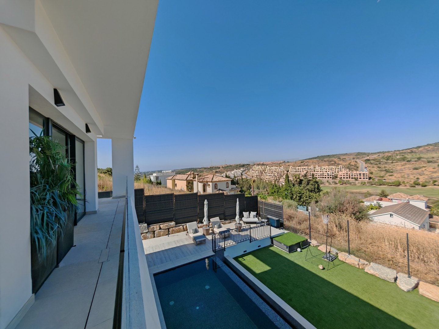 LUXURY CONTEMPORARY VILLA IN ESTEPONA WITH INFINITY POOL & PANORAMIC GOLF VIEWS Gallery 28