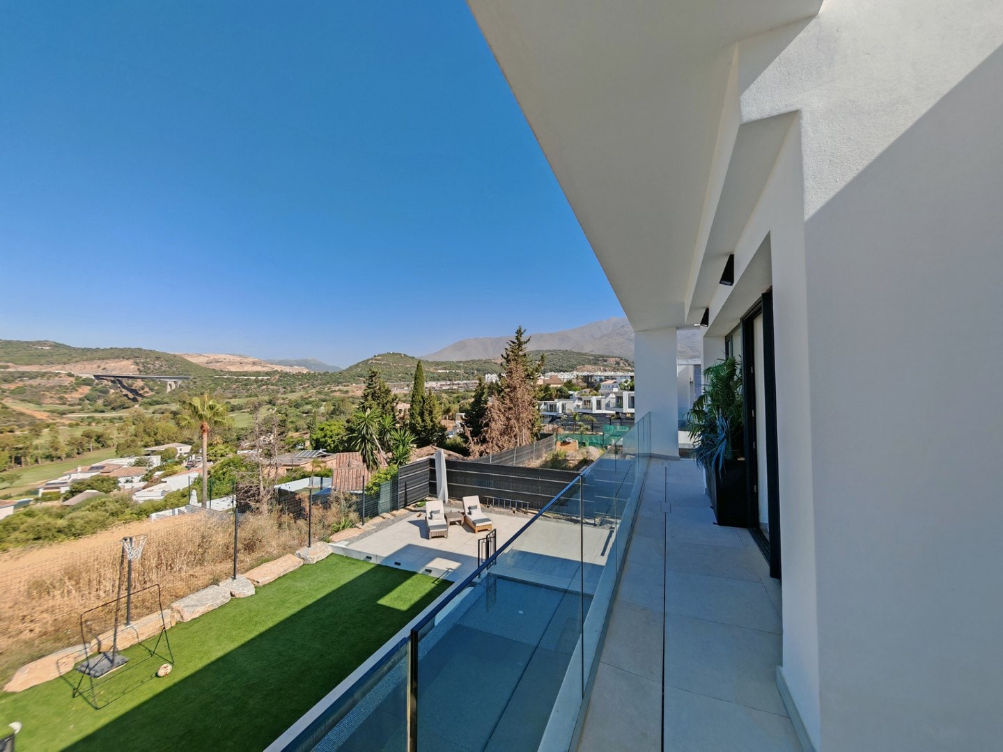 LUXURY CONTEMPORARY VILLA IN ESTEPONA WITH INFINITY POOL & PANORAMIC GOLF VIEWS Gallery 29