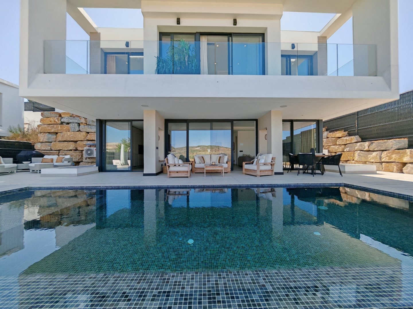 LUXURY CONTEMPORARY VILLA IN ESTEPONA WITH INFINITY POOL & PANORAMIC GOLF VIEWS Gallery 5