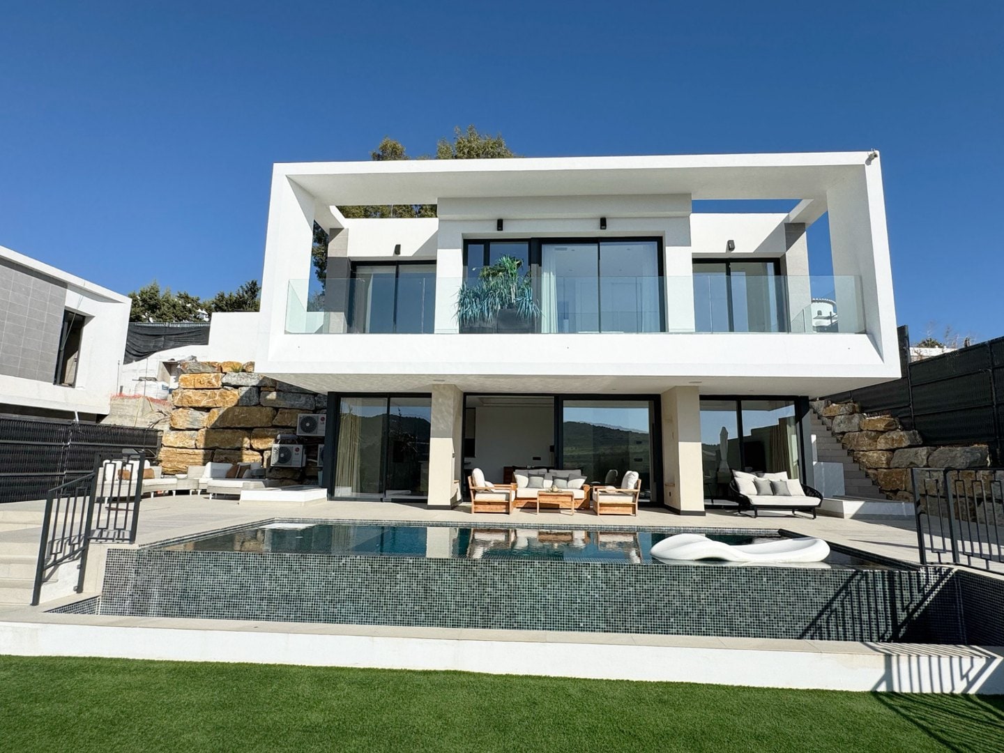 LUXURY CONTEMPORARY VILLA IN ESTEPONA WITH INFINITY POOL & PANORAMIC GOLF VIEWS Gallery 34