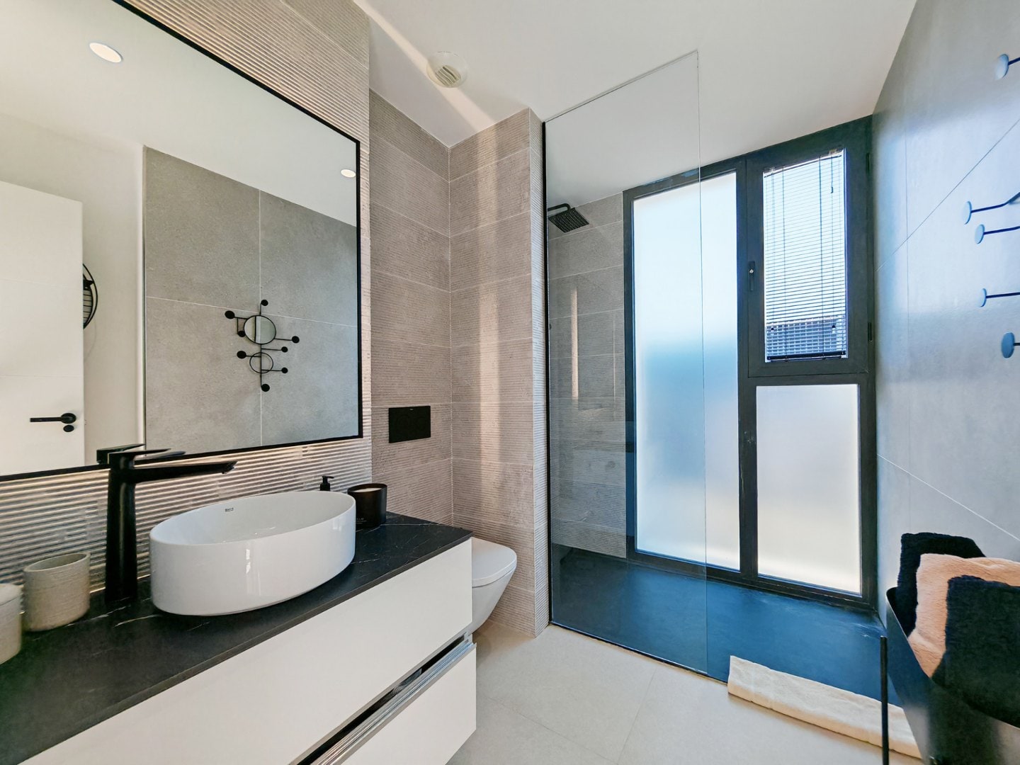 LUXURY CONTEMPORARY VILLA IN ESTEPONA WITH INFINITY POOL & PANORAMIC GOLF VIEWS Gallery 17