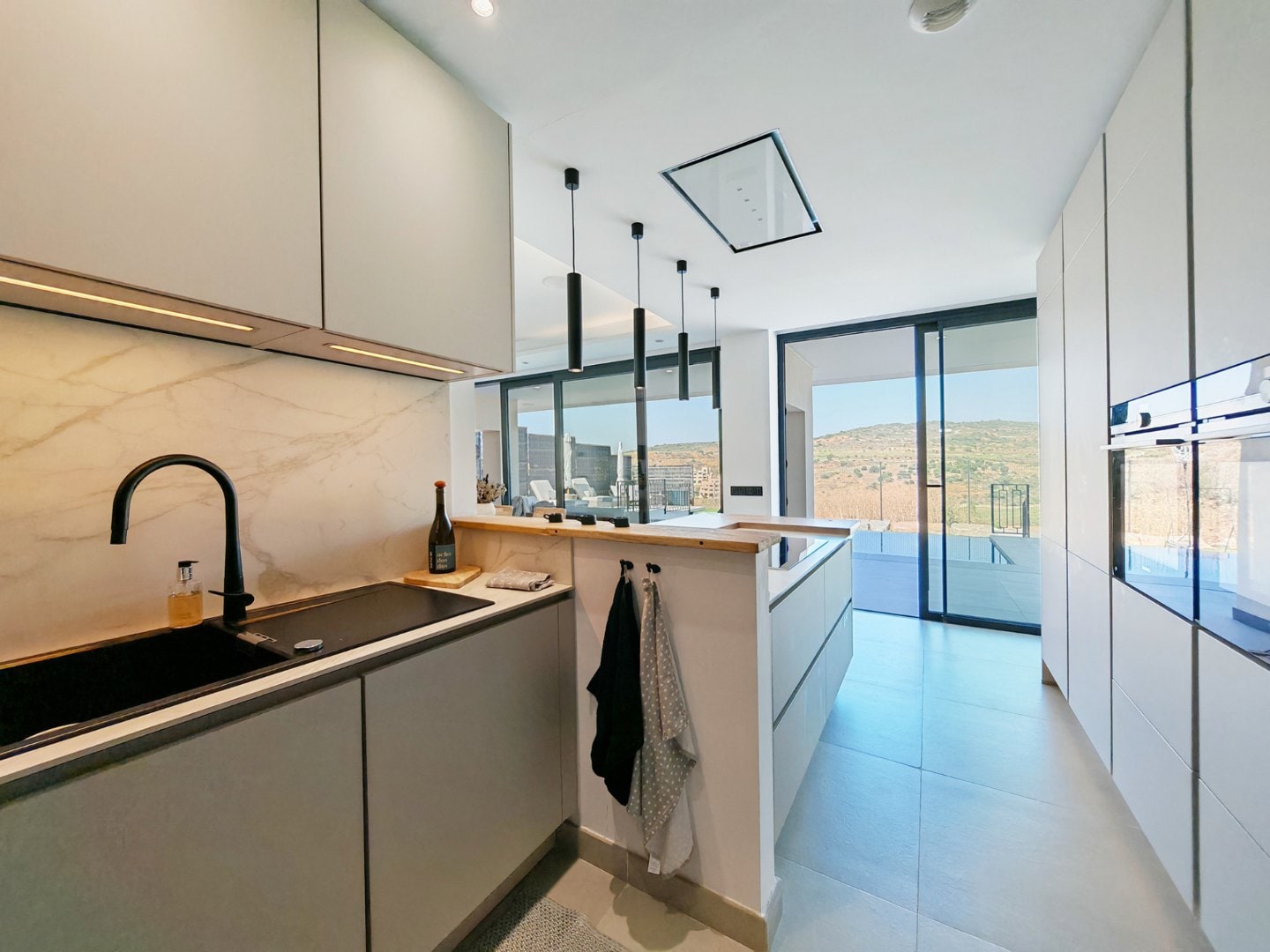 LUXURY CONTEMPORARY VILLA IN ESTEPONA WITH INFINITY POOL & PANORAMIC GOLF VIEWS Gallery 13