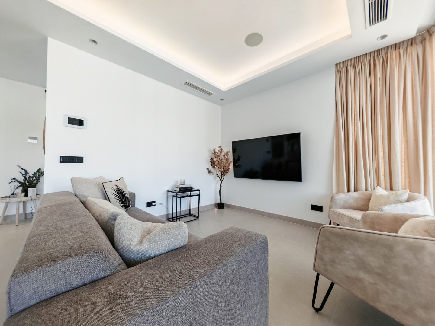 LUXURY CONTEMPORARY VILLA IN ESTEPONA WITH INFINITY POOL & PANORAMIC GOLF VIEWS Gallery 8