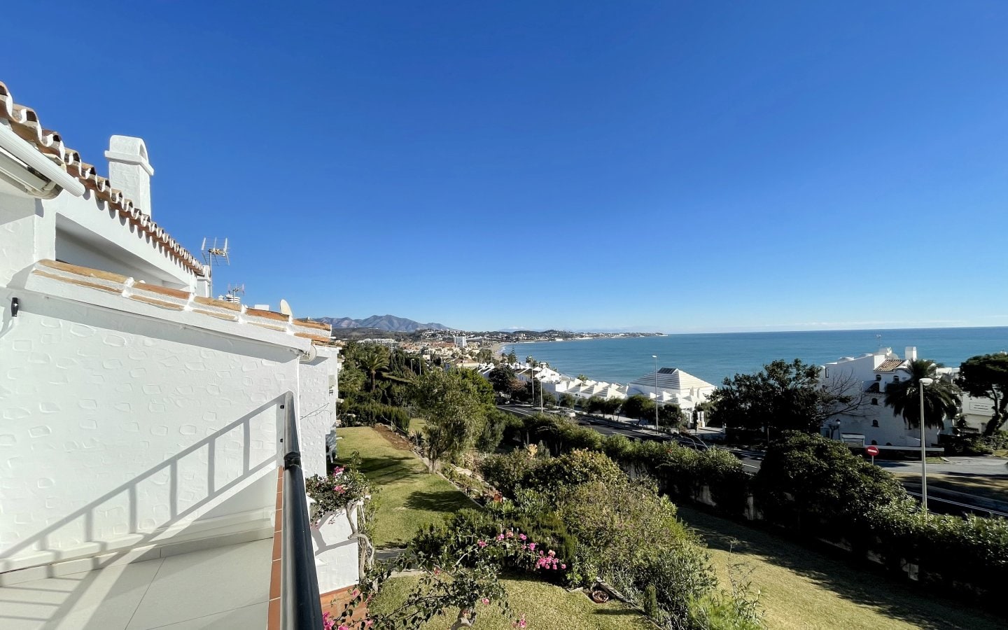 Modern 2-Bedroom Townhouse with Sea Views – Torrenueva, Mijas Costa Gallery 10