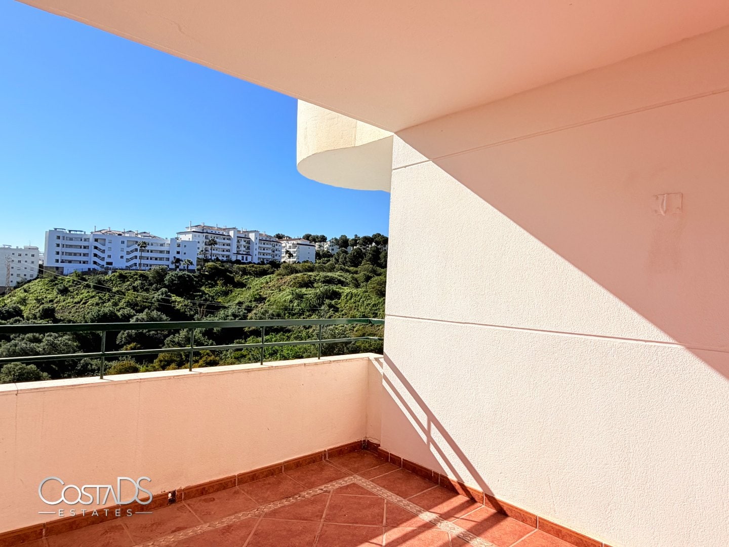 SPACIOUS 3-BEDROOM SOUTH-FACING APARTMENT WITH SEA VIEWS AND TERRACE IN RIVIERA DEL SOL Gallery 11