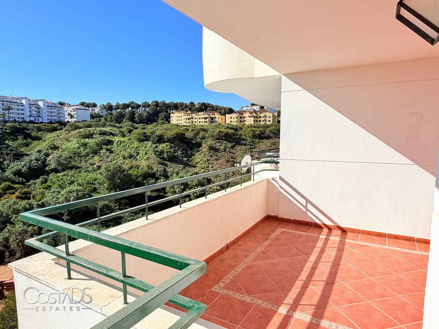 SPACIOUS 3-BEDROOM SOUTH-FACING APARTMENT WITH SEA VIEWS AND TERRACE IN RIVIERA DEL SOL Gallery 13