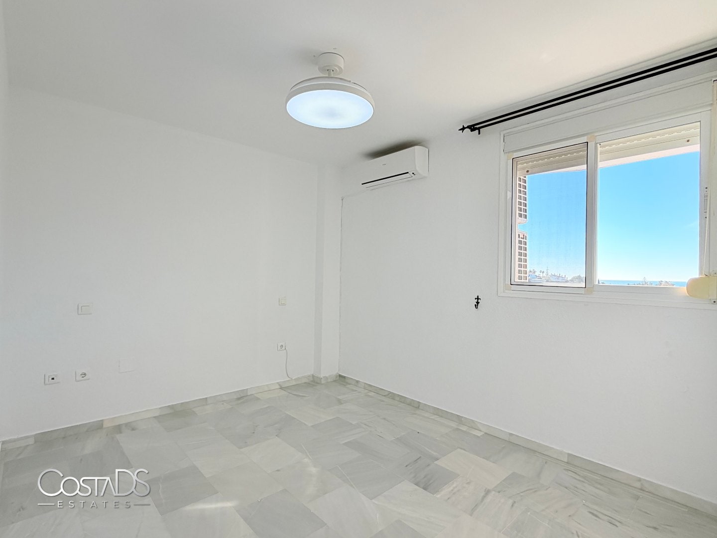 SPACIOUS 3-BEDROOM SOUTH-FACING APARTMENT WITH SEA VIEWS AND TERRACE IN RIVIERA DEL SOL Gallery 15