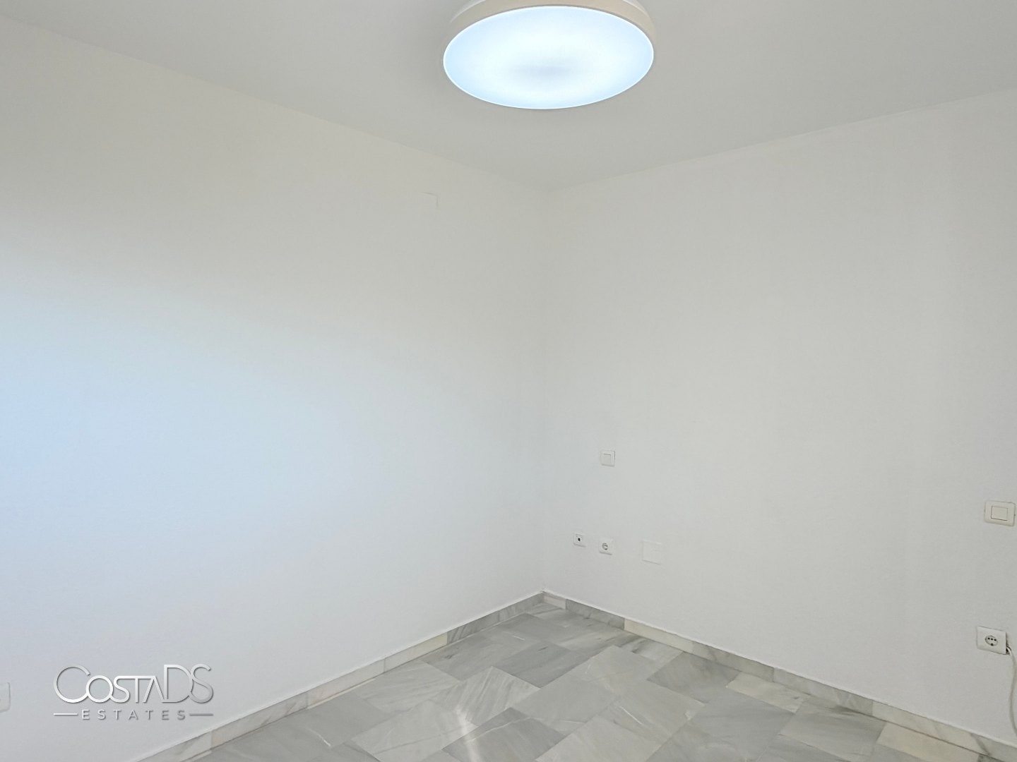 SPACIOUS 3-BEDROOM SOUTH-FACING APARTMENT WITH SEA VIEWS AND TERRACE IN RIVIERA DEL SOL Gallery 18