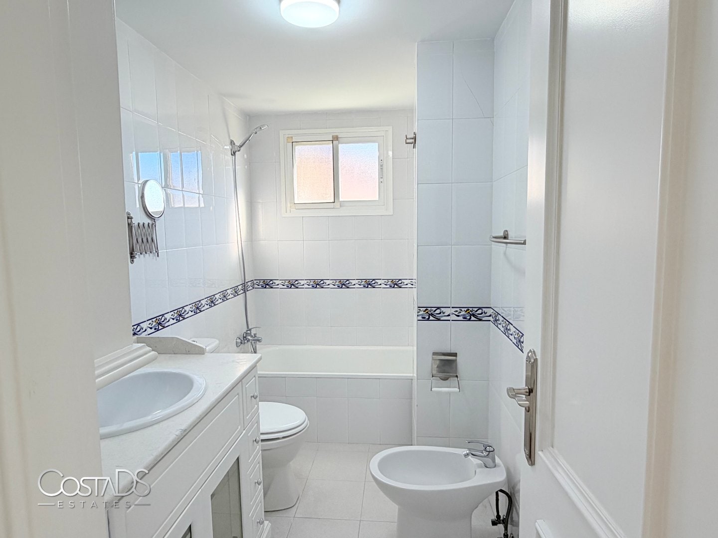 SPACIOUS 3-BEDROOM SOUTH-FACING APARTMENT WITH SEA VIEWS AND TERRACE IN RIVIERA DEL SOL Gallery 22