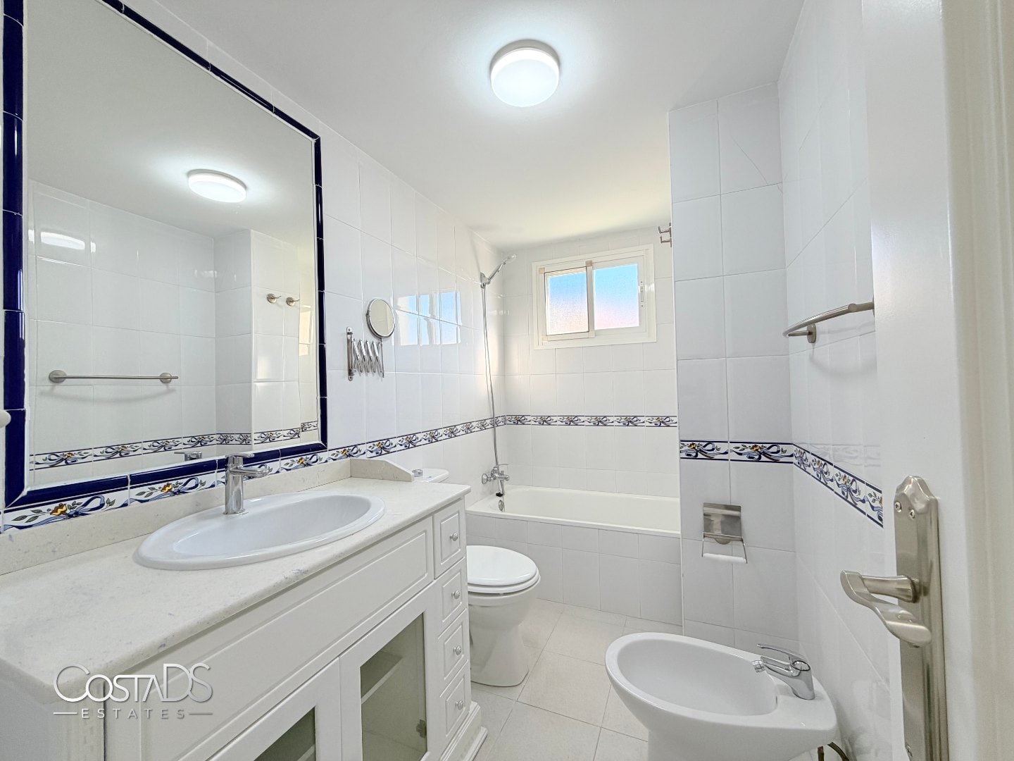 SPACIOUS 3-BEDROOM SOUTH-FACING APARTMENT WITH SEA VIEWS AND TERRACE IN RIVIERA DEL SOL Gallery 25