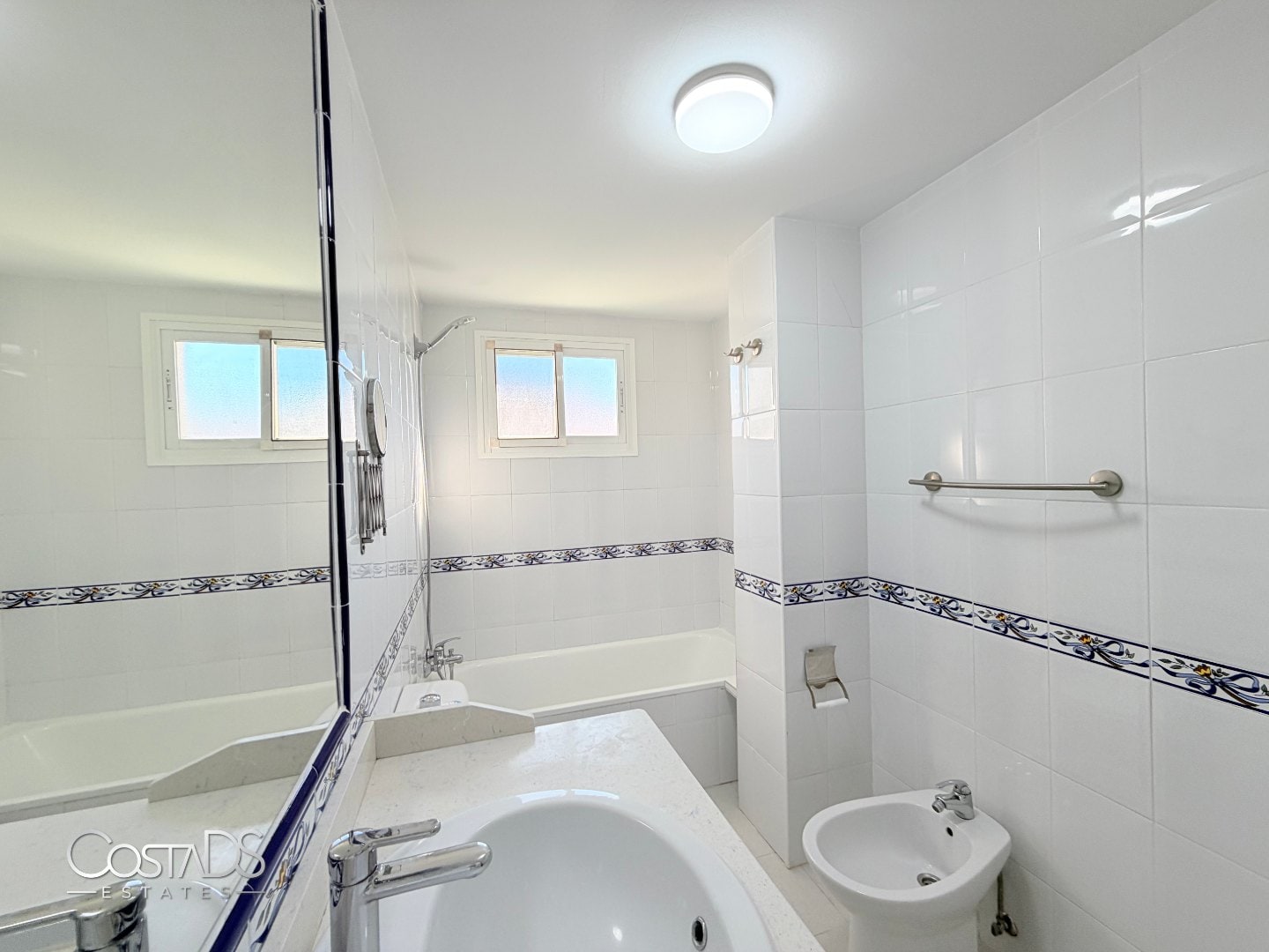 SPACIOUS 3-BEDROOM SOUTH-FACING APARTMENT WITH SEA VIEWS AND TERRACE IN RIVIERA DEL SOL Gallery 26