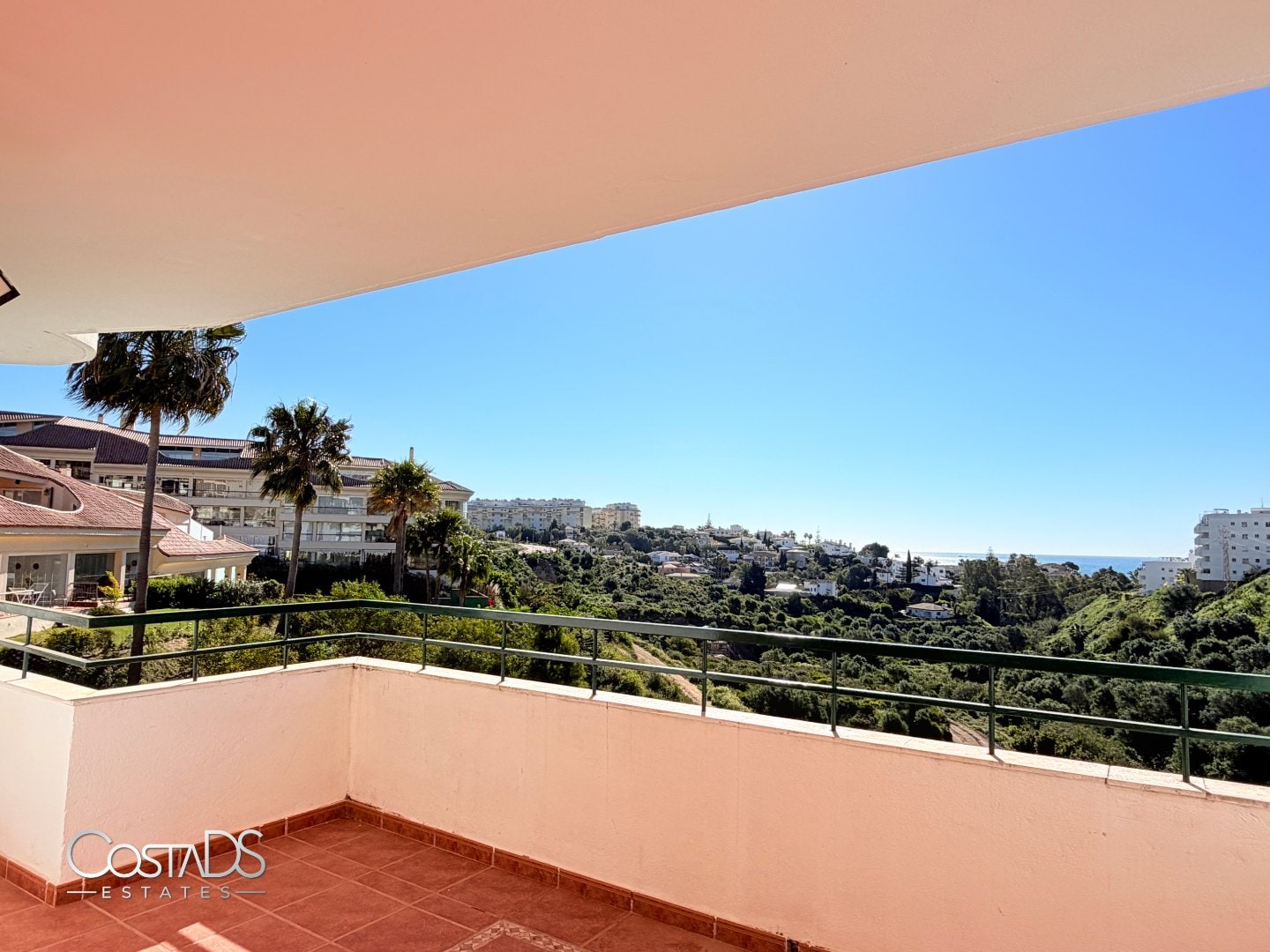SPACIOUS 3-BEDROOM SOUTH-FACING APARTMENT WITH SEA VIEWS AND TERRACE IN RIVIERA DEL SOL Gallery 10