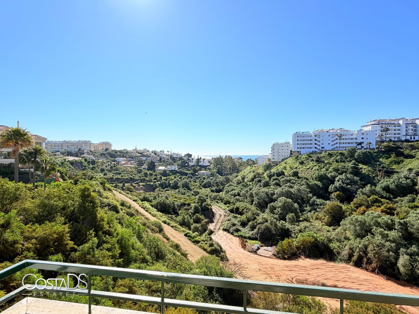 SPACIOUS 3-BEDROOM SOUTH-FACING APARTMENT WITH SEA VIEWS AND TERRACE IN RIVIERA DEL SOL Gallery 8