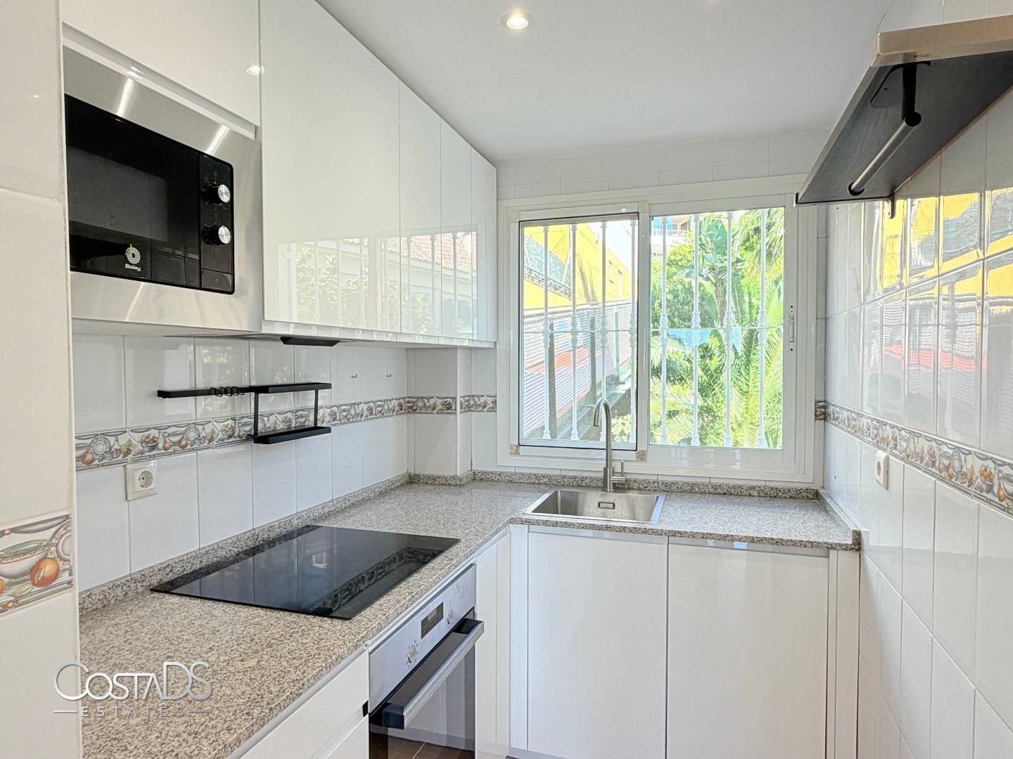 SPACIOUS 3-BEDROOM SOUTH-FACING APARTMENT WITH SEA VIEWS AND TERRACE IN RIVIERA DEL SOL Gallery 28