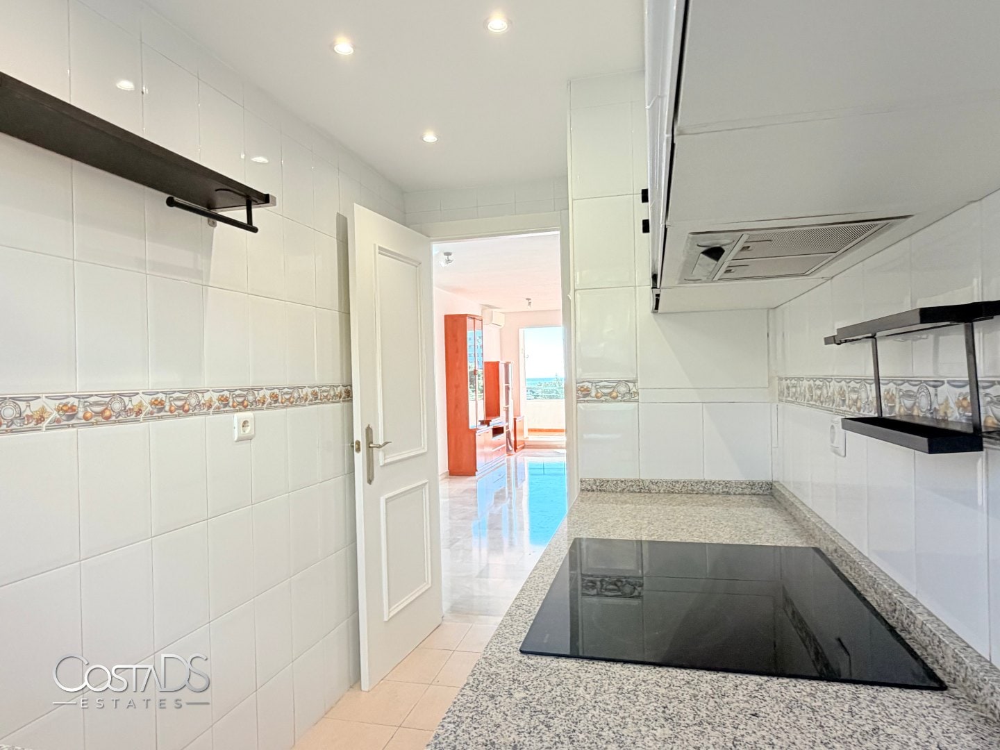 SPACIOUS 3-BEDROOM SOUTH-FACING APARTMENT WITH SEA VIEWS AND TERRACE IN RIVIERA DEL SOL Gallery 30