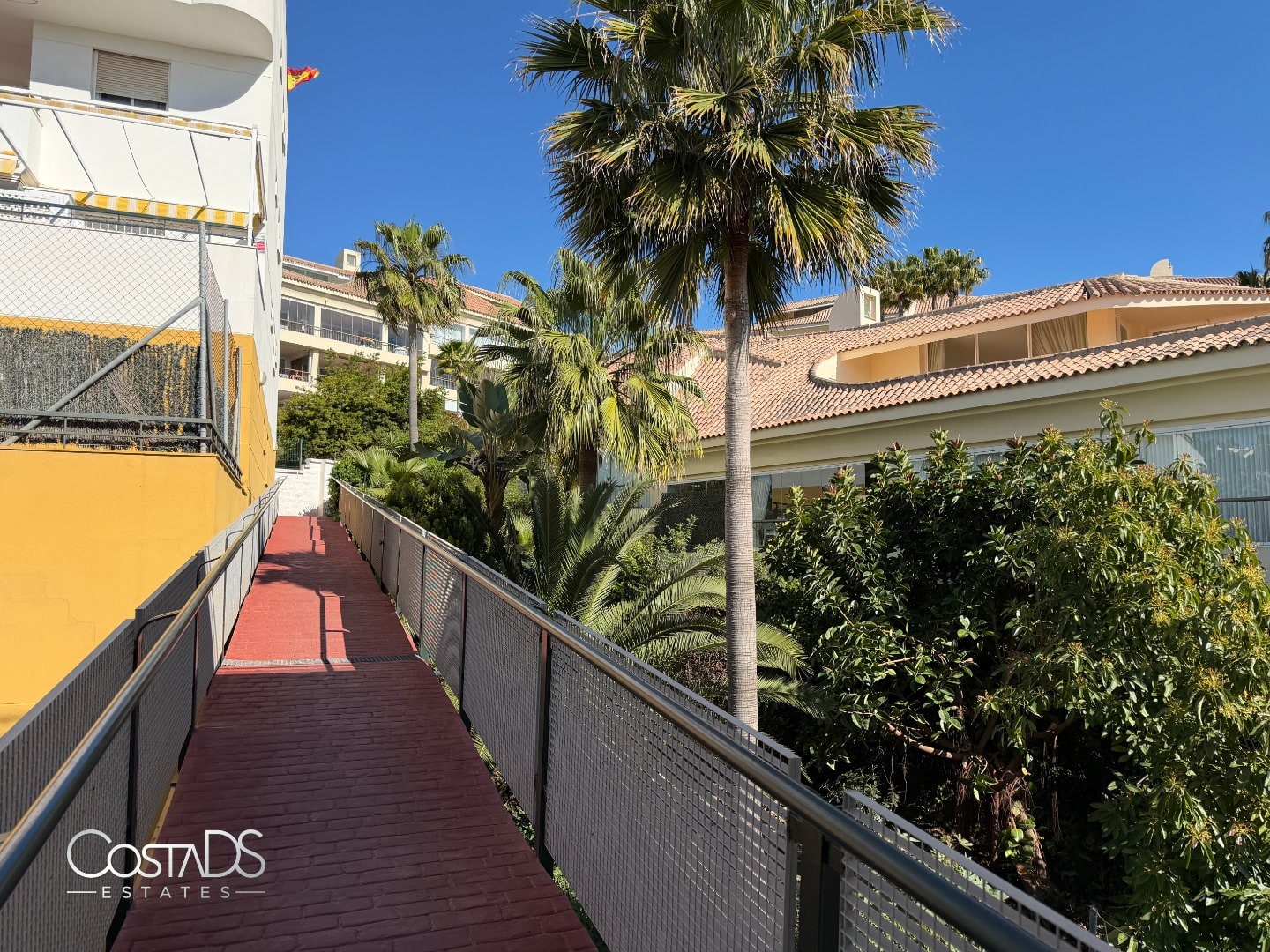 SPACIOUS 3-BEDROOM SOUTH-FACING APARTMENT WITH SEA VIEWS AND TERRACE IN RIVIERA DEL SOL Gallery 43