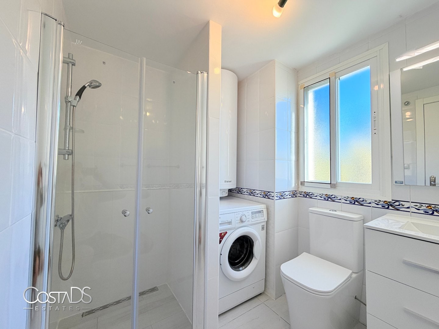 SPACIOUS 3-BEDROOM SOUTH-FACING APARTMENT WITH SEA VIEWS AND TERRACE IN RIVIERA DEL SOL Gallery 33