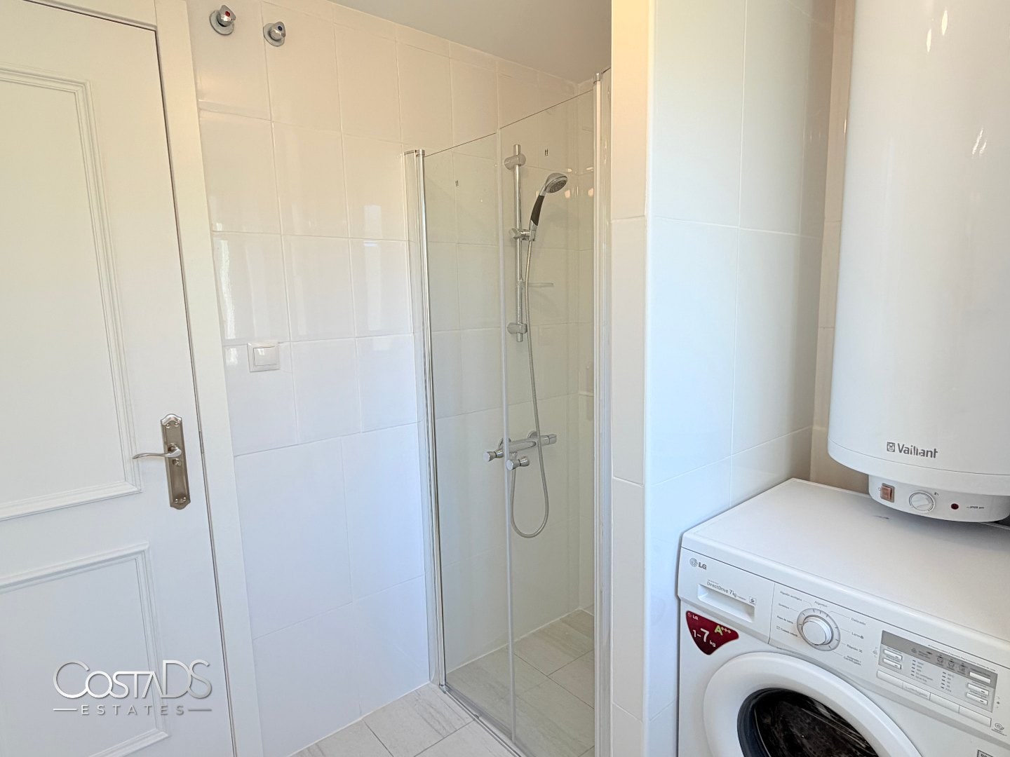 SPACIOUS 3-BEDROOM SOUTH-FACING APARTMENT WITH SEA VIEWS AND TERRACE IN RIVIERA DEL SOL Gallery 34