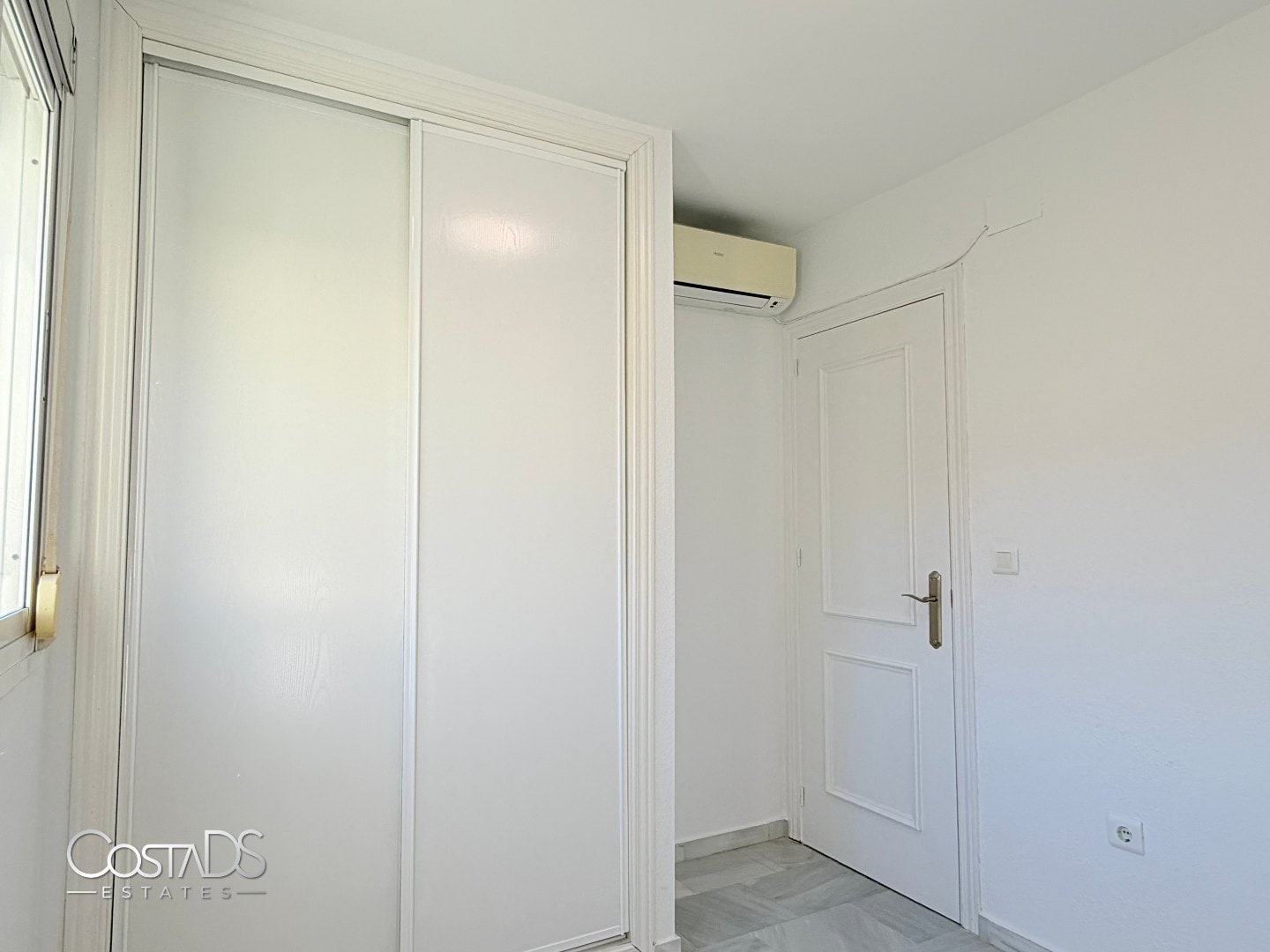 SPACIOUS 3-BEDROOM SOUTH-FACING APARTMENT WITH SEA VIEWS AND TERRACE IN RIVIERA DEL SOL Gallery 38