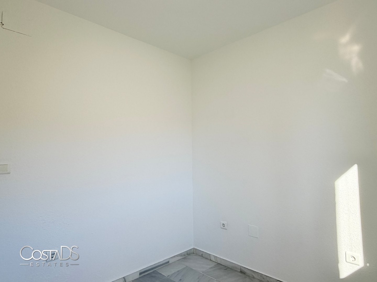 SPACIOUS 3-BEDROOM SOUTH-FACING APARTMENT WITH SEA VIEWS AND TERRACE IN RIVIERA DEL SOL Gallery 37