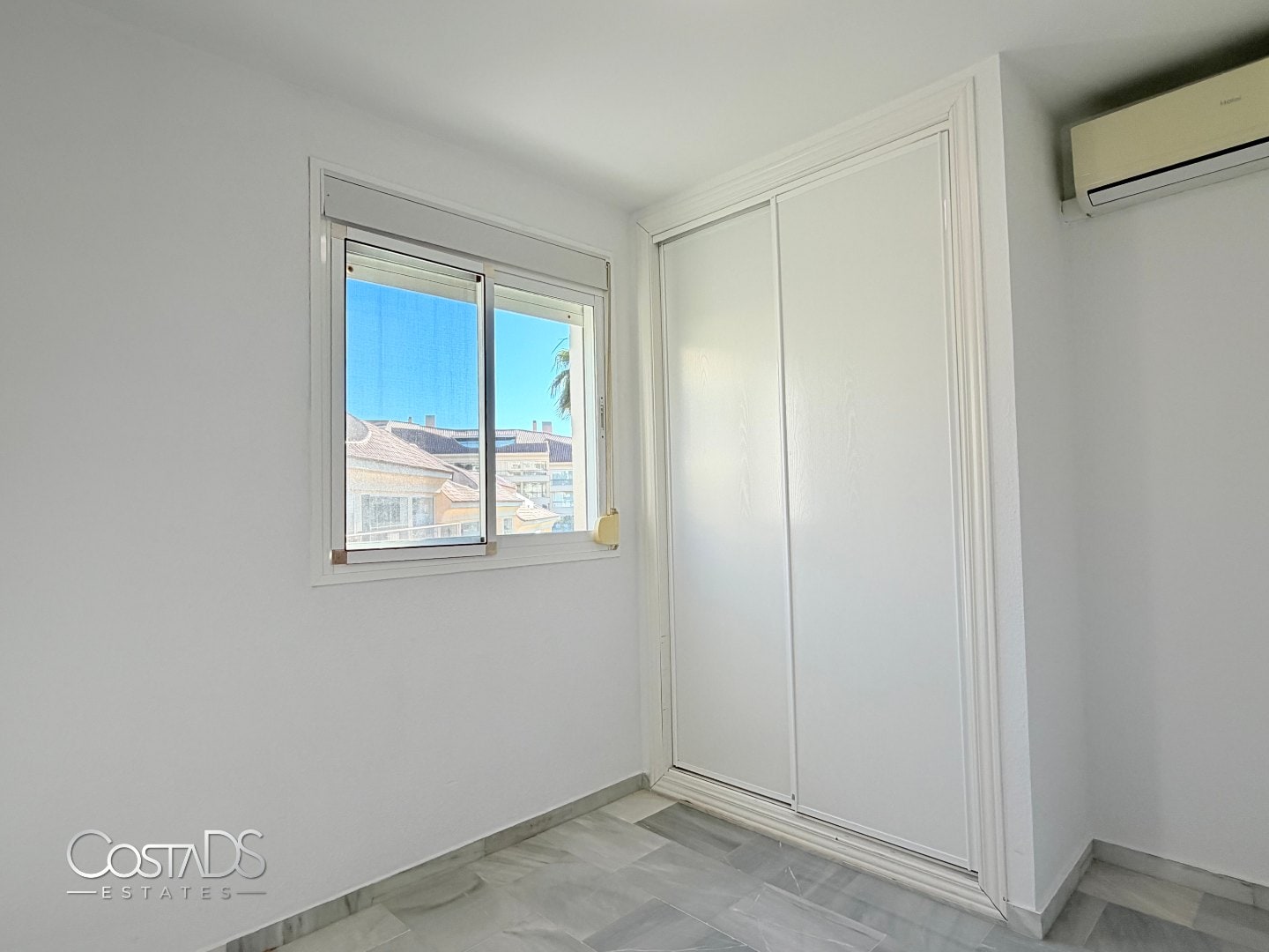 SPACIOUS 3-BEDROOM SOUTH-FACING APARTMENT WITH SEA VIEWS AND TERRACE IN RIVIERA DEL SOL Gallery 35
