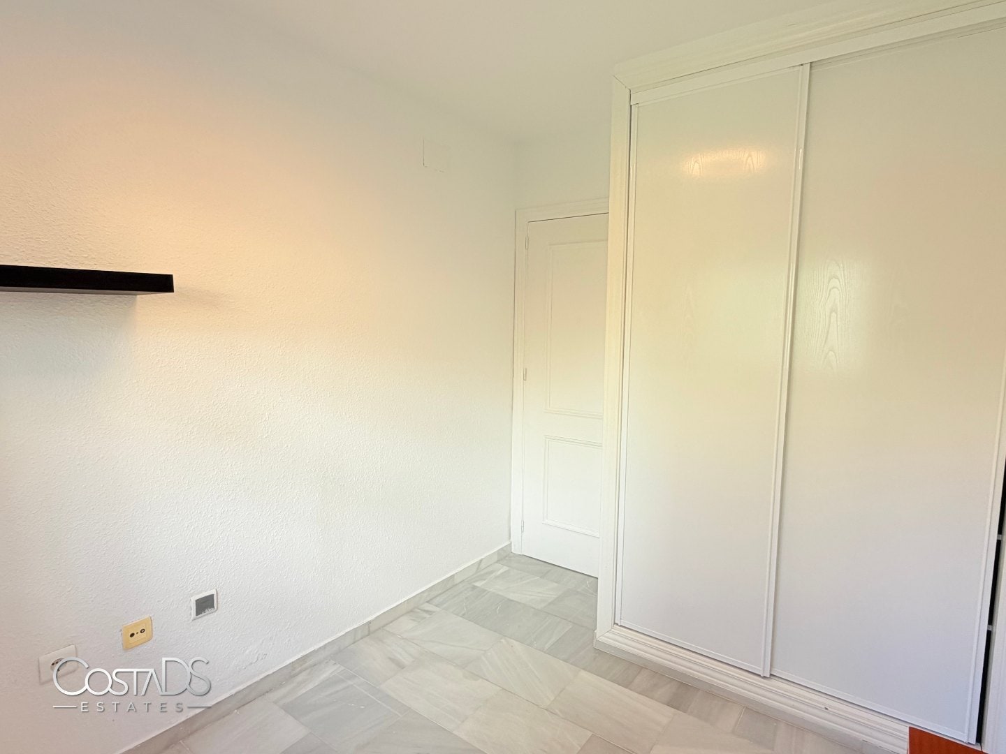 SPACIOUS 3-BEDROOM SOUTH-FACING APARTMENT WITH SEA VIEWS AND TERRACE IN RIVIERA DEL SOL Gallery 41