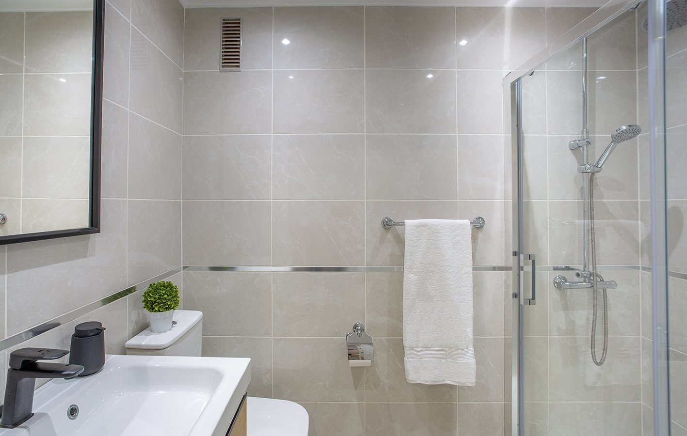 Step into Luxury – Stylish 2-Bedroom Garden Apartment in Calahonda Gallery 8